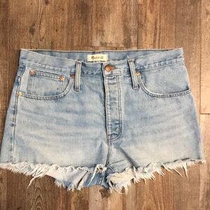 Madewell • relaxed denim shorts • size 30